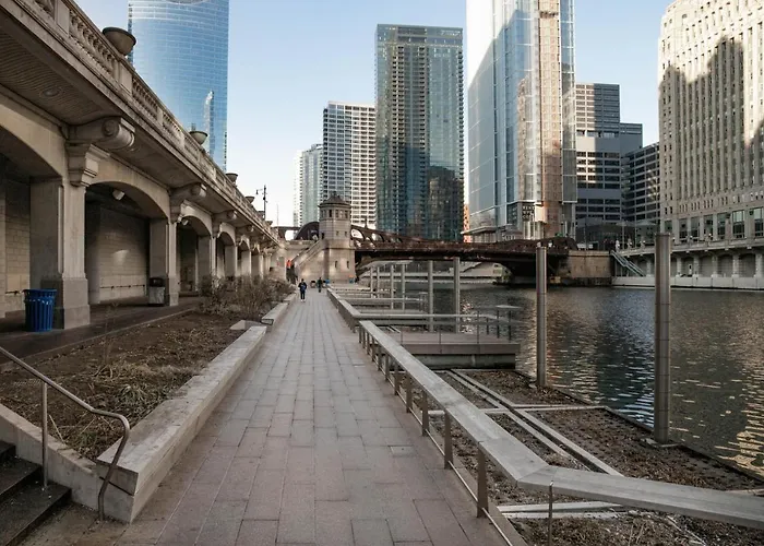 River North 1br W Gym Pool Roof Nr Riverwalk Chi-825